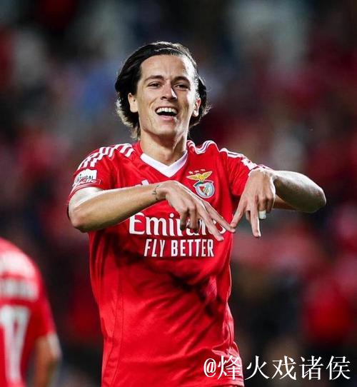 官方:本菲卡左后卫A费5000万欧元转会皇马,曼联获得20%分成 官方:本菲卡左后卫A费5000万欧元转会皇马,曼联获得20%分成