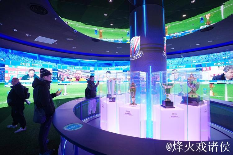 与球迷对话,让俱乐部30余年历史活起来,申花中心在上海体育场揭幕 与球迷对话,让俱乐部30余年历史活起来,申花中心在上海体育场揭幕